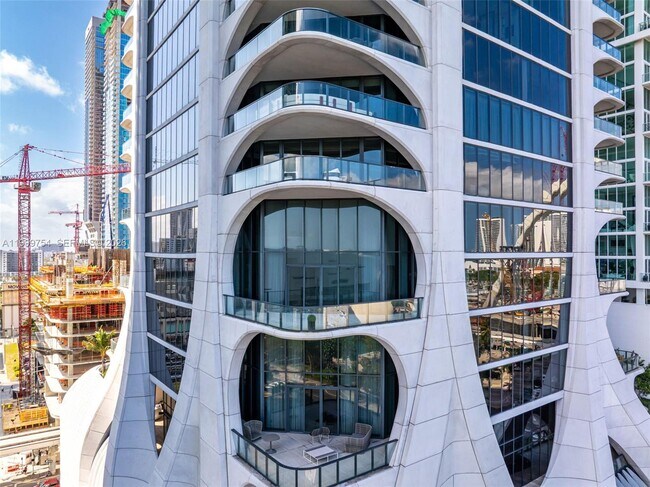 Building Photo - 1000 Biscayne Blvd