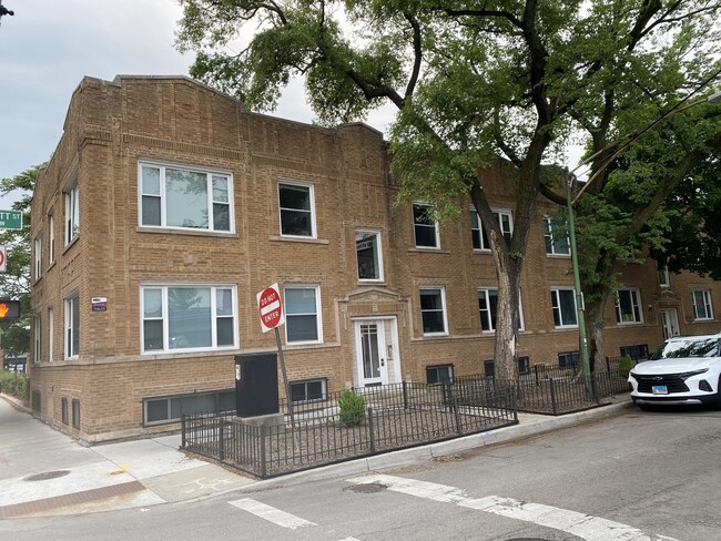 Primary Photo - 4751 N Leavitt St