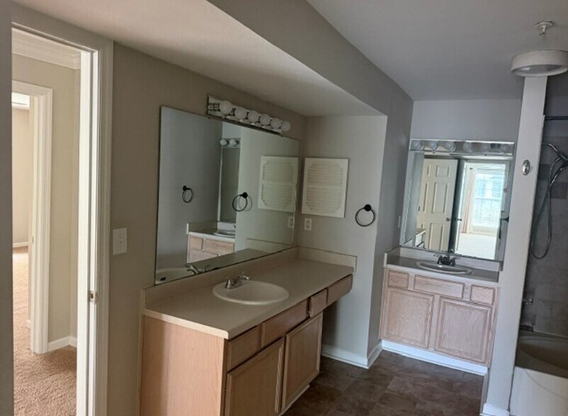 Bathroom - 700 Daniel Ellis Dr