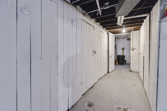 Building Photo - 2135 N Menard Ave