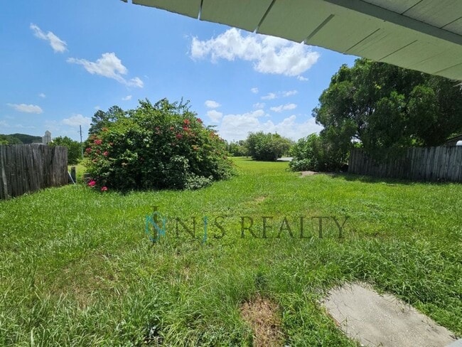 Building Photo - Gorgeous 3/1 1080sf with UPDATED kitchen, ...