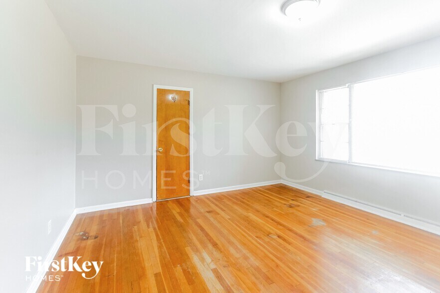 Building Photo - 5750 Wallingwood Dr