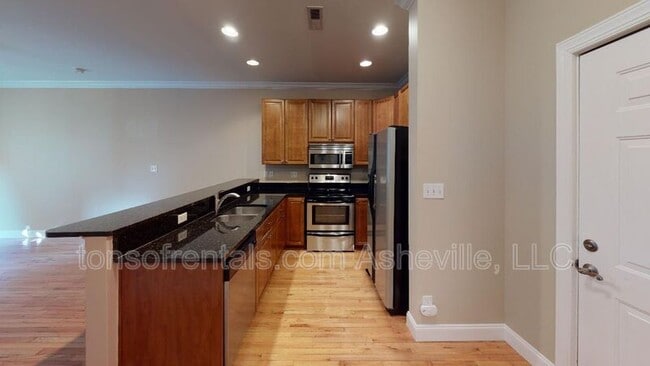 Building Photo - 125 S Lexington Ave