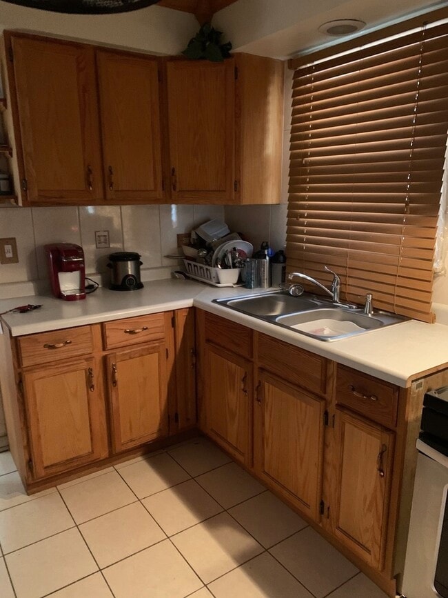 Building Photo - 14423 Sanderson Ave