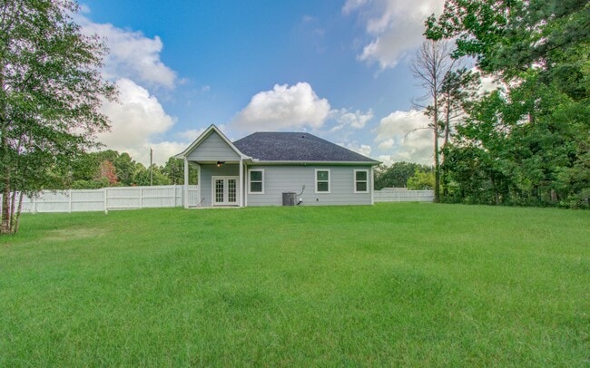 Building Photo - 984 County Rd 340