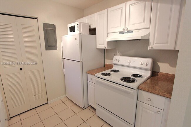 Building Photo - 656 NW 114th Ave