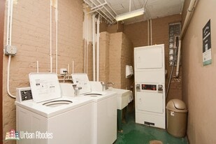 Building Photo - 2837 N Burling St