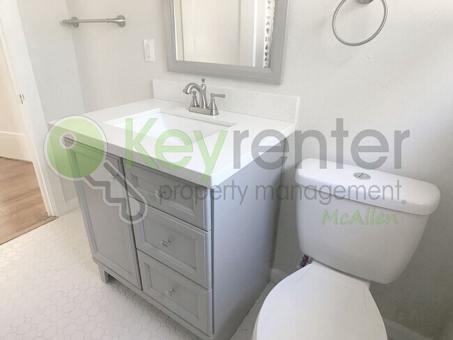 Building Photo - 2Bed/1Bath w/office in Central Mcallen ( Laurel and 10th )