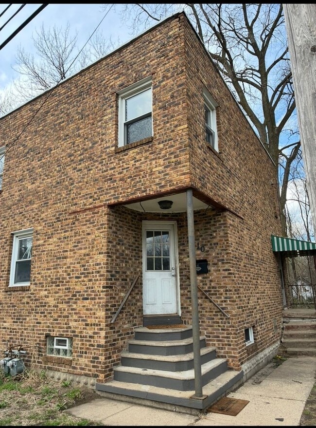 Building Photo - 2 Bedroom Apartment w/Appliances