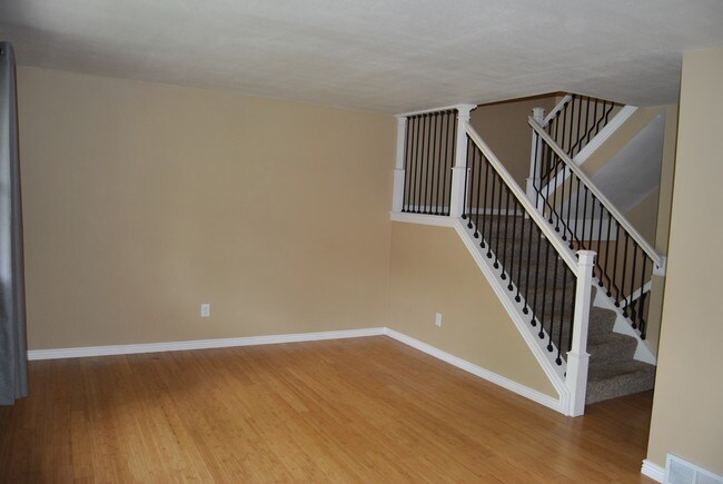 Building Photo - 1827 Quail St