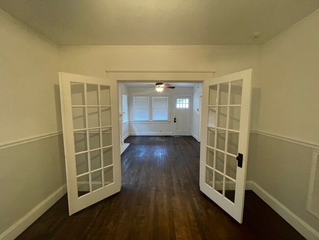 Building Photo - Historic Downtown Wilmington Cottage