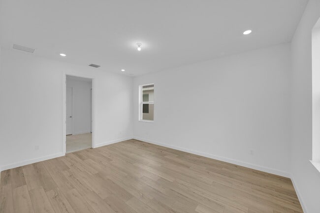 Building Photo - 3501 Harborside Ave