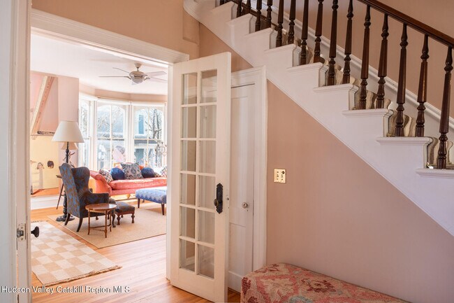 Building Photo - 5 Fairview Ave