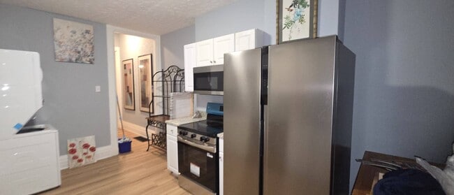 Building Photo - 414 Dayton St