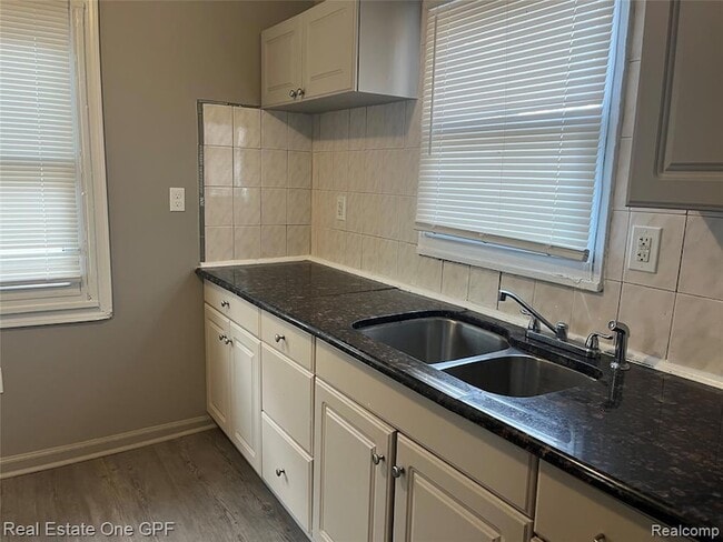 Building Photo - 21431 La Salle Blvd