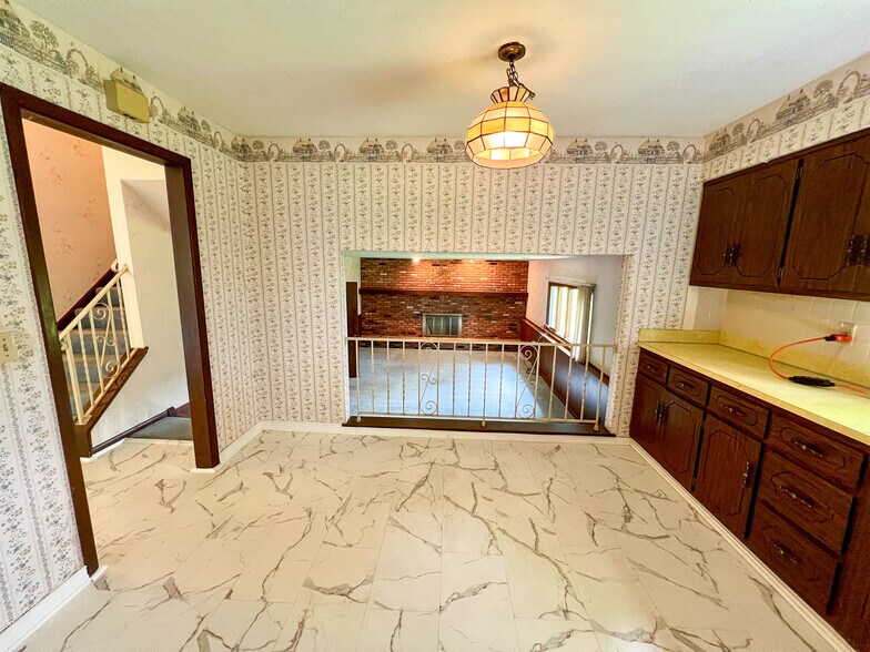 Building Photo - 25946 Tallwood Dr