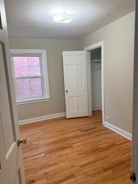 Building Photo - 6704 N Trumbull Ave