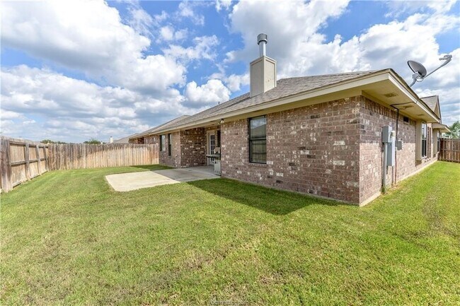 Building Photo - 1011 Emerald Dove Ave