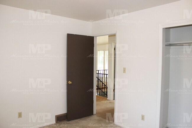Building Photo - 1205 Fuqua Dr