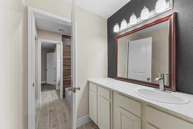 Building Photo - 16026 Beechnut St