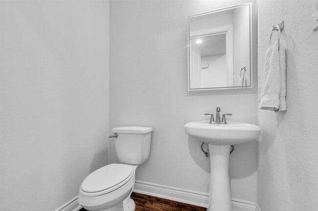 Building Photo - 17 Bellingham Ct