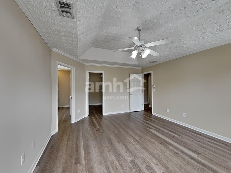 Building Photo - 1302 River Club Dr NE