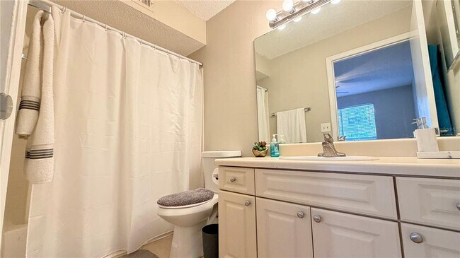 Building Photo - 9481 Highland Oak Dr