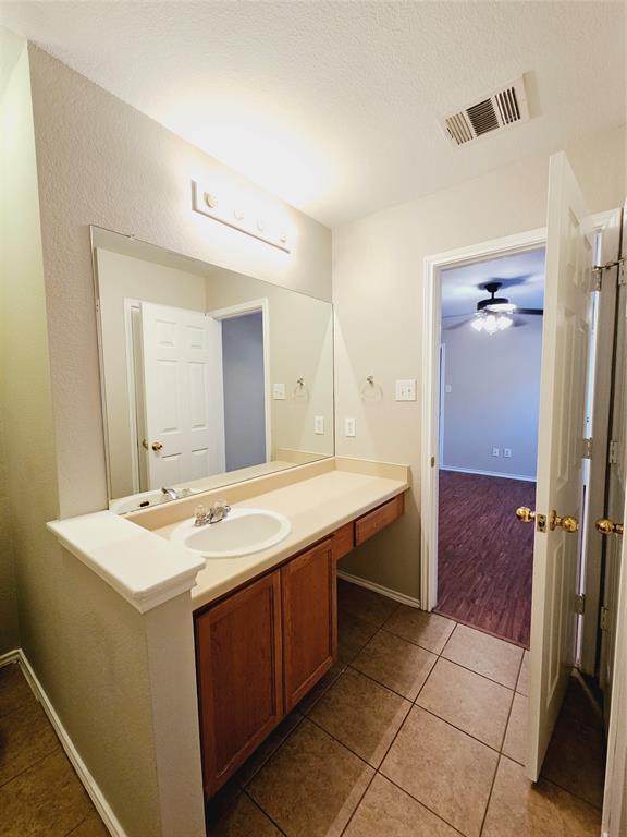 Building Photo - 423 Paddington Dr