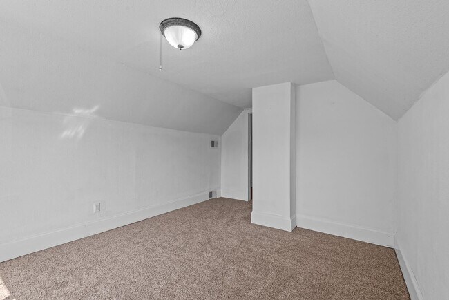 Building Photo - 3301 22nd Ave S