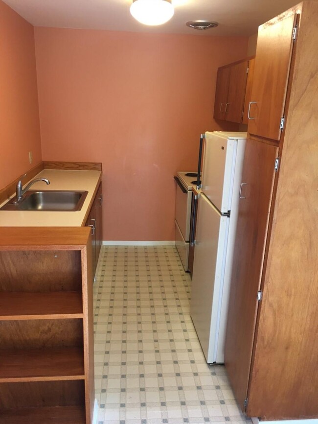 Building Photo - RavenView Apartments - 1 bedroom