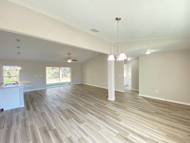 Building Photo - Custom Home - Desirable SW Ocala Neighborhood 3/2/2 **Won't Last**