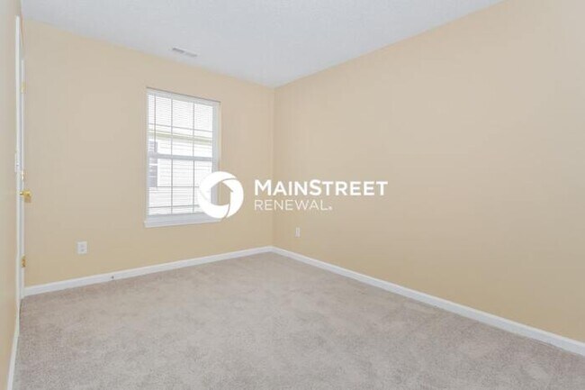 Building Photo - 3 Bedroom Pet-Friendly Home in Indianapolis, IN with Main Street Renewal