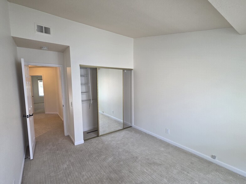 Building Photo - 7492 Seabluff Dr