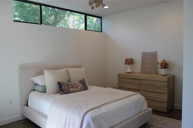 Building Photo - 3700 Garden Villa Ln