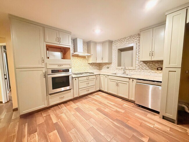 Building Photo - 4416 Flores Ave