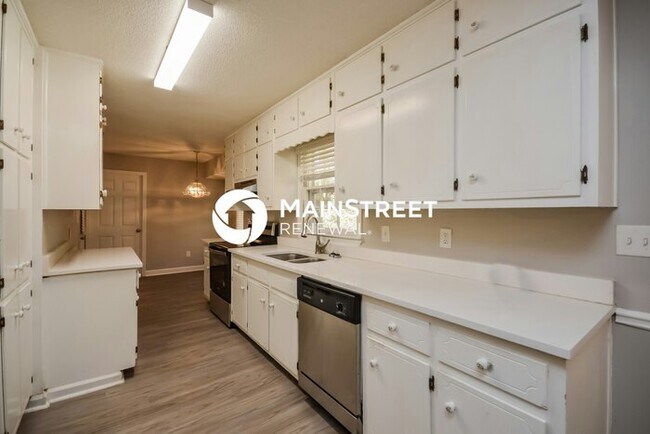 Building Photo - 3 Bedroom Pet-Friendly Home in Conyers, GA with Main Street Renewal