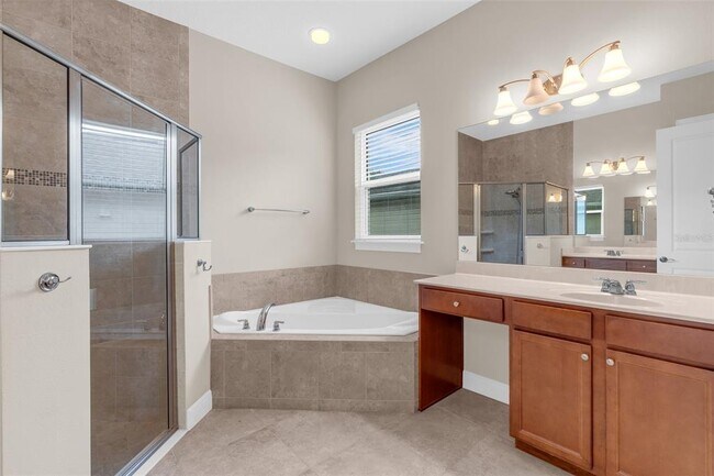 Building Photo - 903 Victoria Hills Dr S