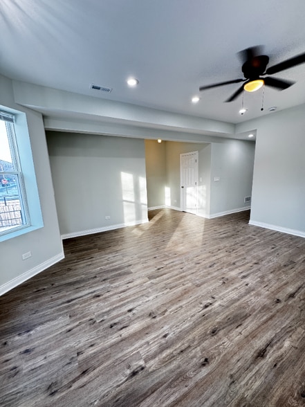 Building Photo - 6807 S Paulina St