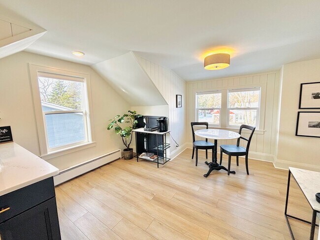 Building Photo - 7713 Knoll St