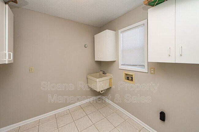 Building Photo - 11 Poets Corner