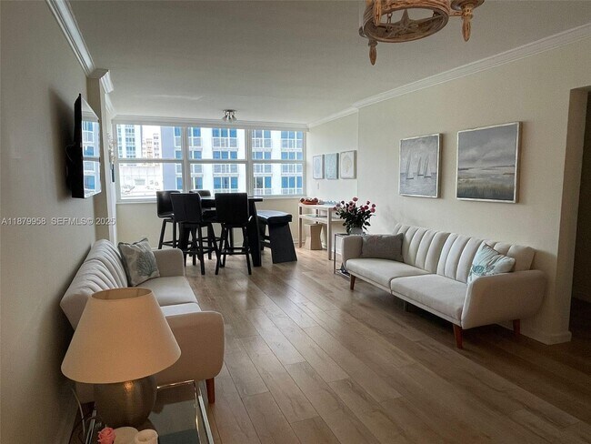 Building Photo - 209 N Fort Lauderdale Beach Blvd