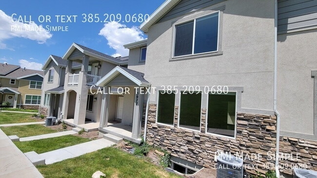 Building Photo - Modern Townhome | LVP | Office/Entertainment