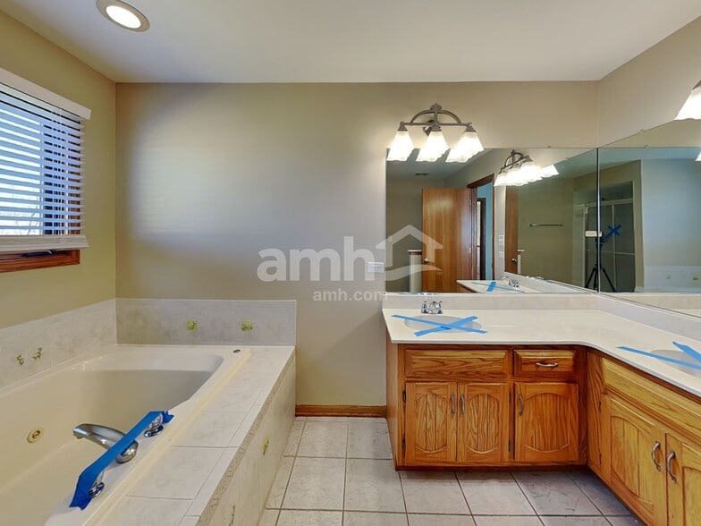 Building Photo - 24433 Independence Blvd