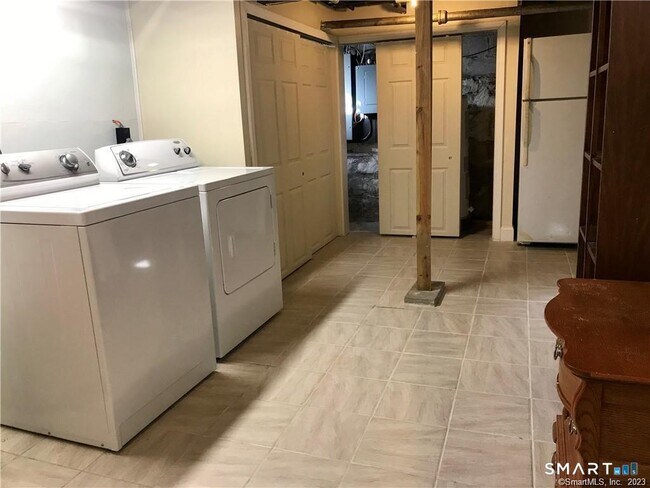 Building Photo - 40 Wilridge Rd