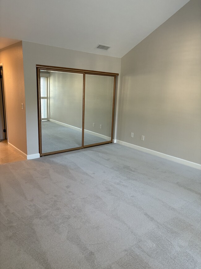 Building Photo - 1938 Stratton Cir