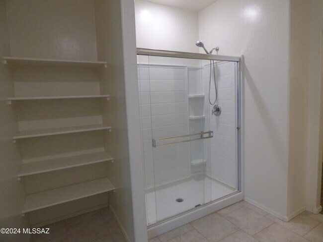 Building Photo - 10208 N Crooked Peak Trail