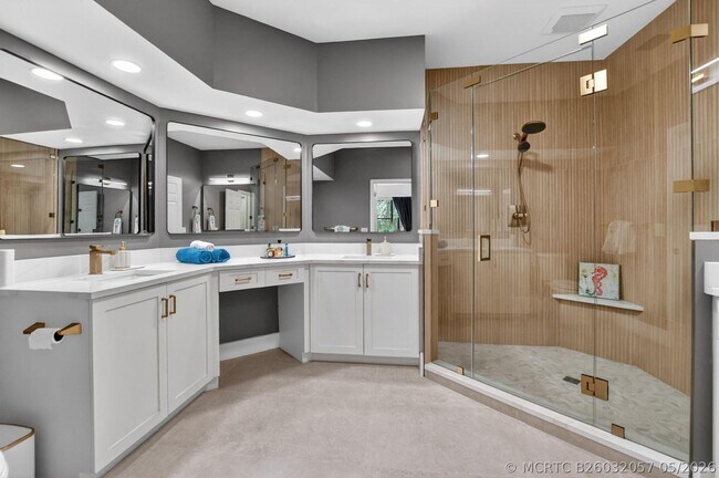 Building Photo - 5801 Coach House Cir