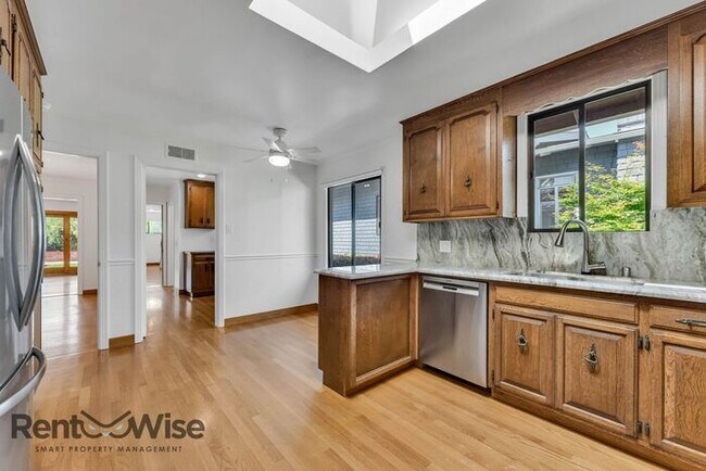 Building Photo - 1534 Whipple Ave