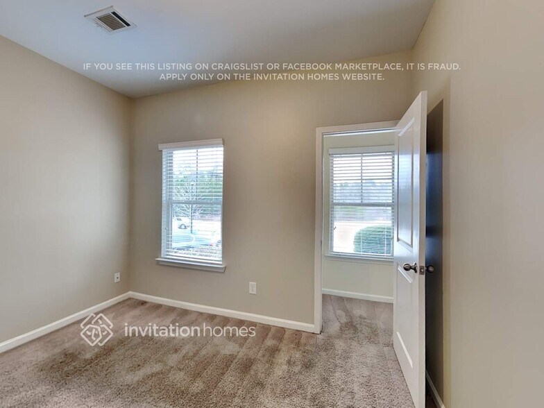 Building Photo - 490 Village Broad St