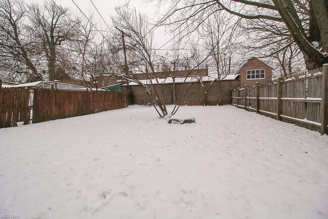 Building Photo - 1312 W 91st St